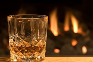 l_whisky_glass_fire_400w